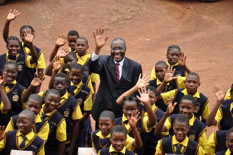 Cafés Littéraires : La Fondation Fomunyoh poursuit la promotion de l’éducation des jeunes au Cameroun Cafés Littéraires : La Fondation Fomunyoh poursuit la promotion de l’éducation des jeunes au Cameroun