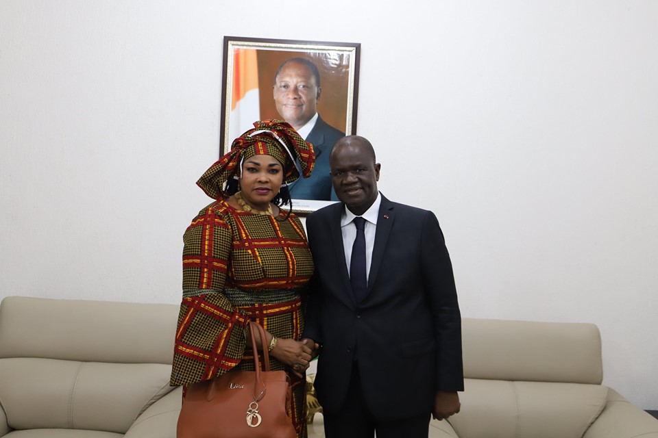 Coup de théâtre en Côte d’Ivoire : Hadja Kady lâche Soro et déclare son amour pour Ouattara Coup de théâtre en Côte d’Ivoire : Hadja Kady lâche Soro et déclare son amour pour Ouattara