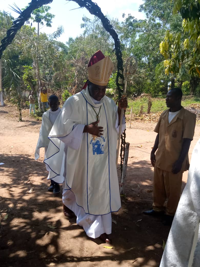 Réligion-Ngoro : Mgr Abraham Boualo Komé en visite pastorale à Nyabidi