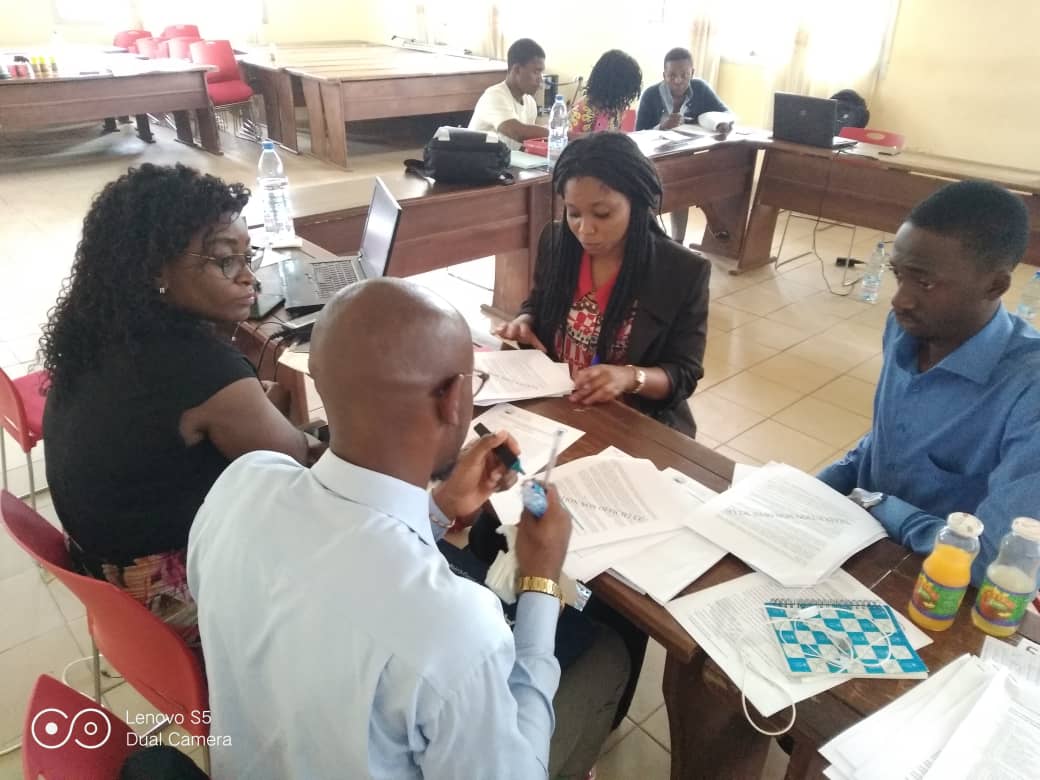 Cameroun : Brainstorming des jeunes sur les violations des multinationales dans leur territoire