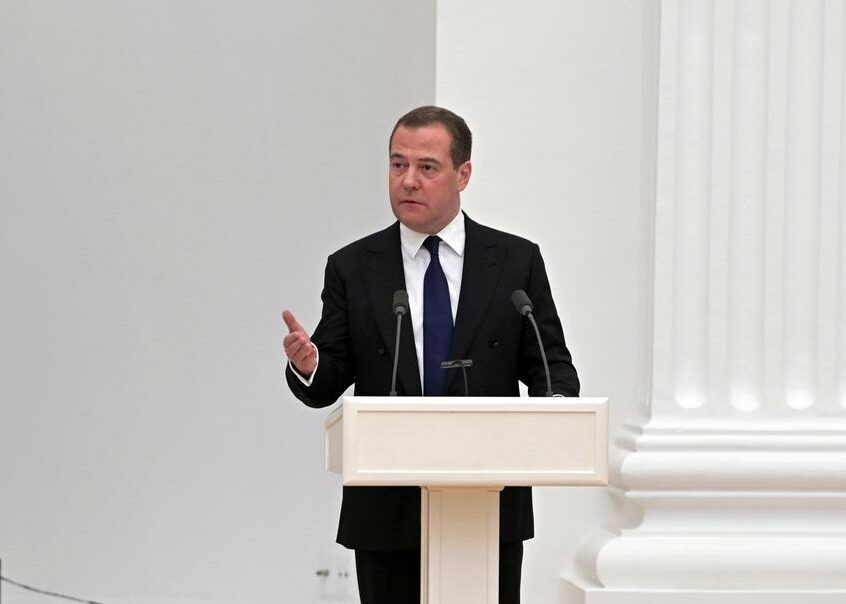 «En solitaire la Russie se bat contre l’Otan et le monde occidental», Dmitri Medvedev