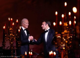 Zooming - Les Macron accueillis par les Biden pour un dîner d’État