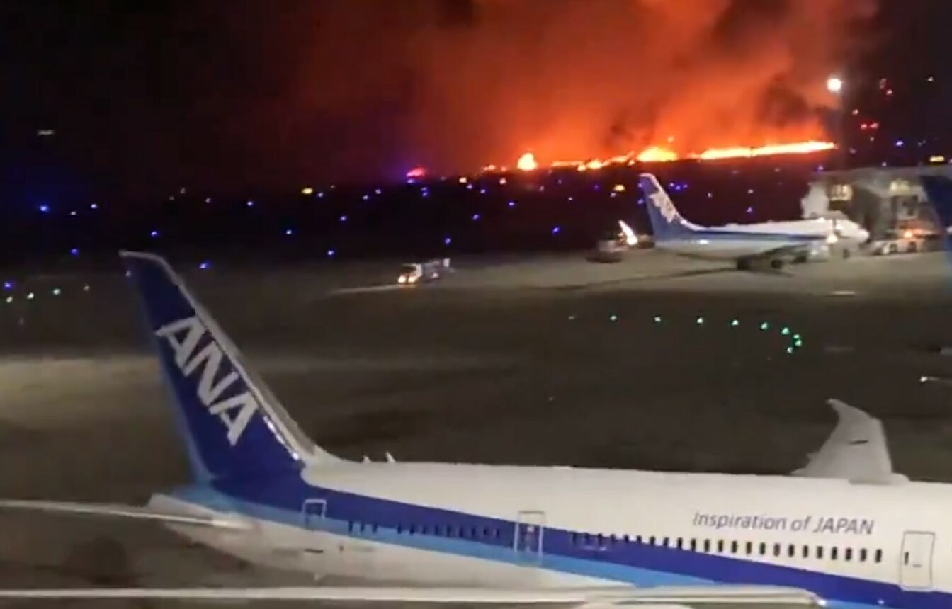 Japon : évacuation des 379 personnes à bord d’un avion en flammes sur l’aéroport Haneda de Tokyo