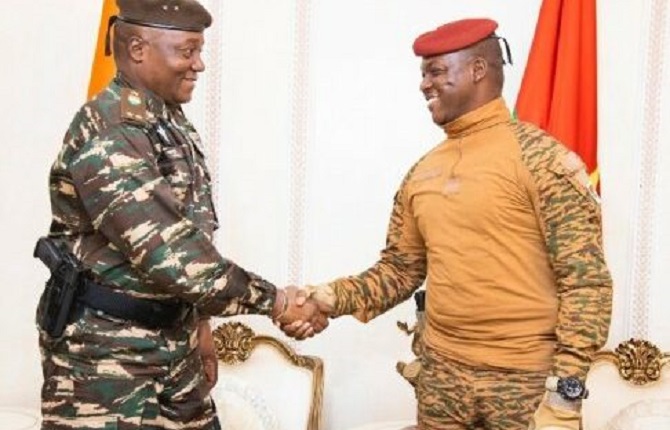 Le président de transition nigérien n’exclut pas l’abandon du franc CFA par les pays de l’AES