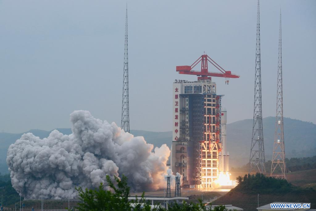 La Chine lance avec succès un nouveau groupe de satellites
