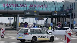 Slovaquie : l’aéroport de Bratislava évacué en raison d’une alerte à la bombe Slovaquie : l’aéroport de Bratislava évacué en raison d’une alerte à la bombe