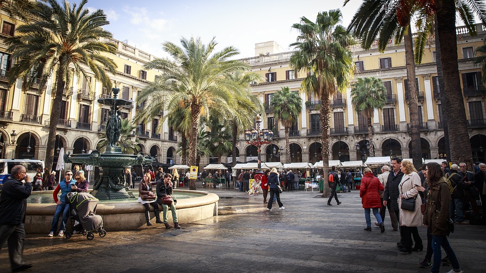 Barcelona. The Modern European City. Cool Tips from a Travel Juinkie.
