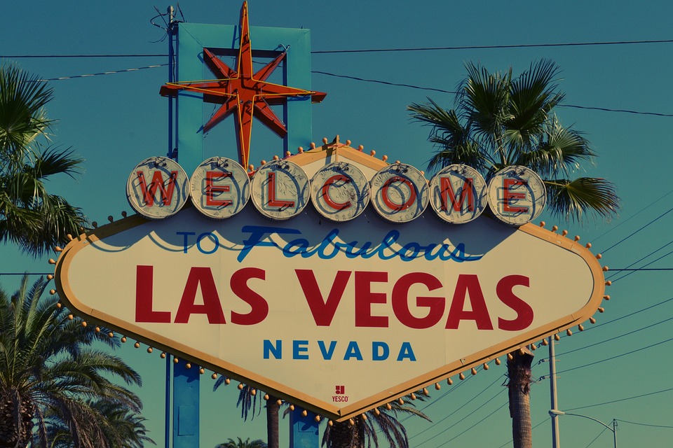 Book Vegas Online: 5 Reasons To Book Your Vegas Trip Online