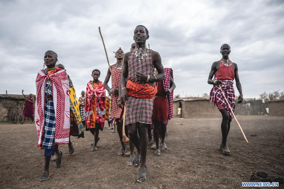 Kenya : danse traditionnelle chez les Massaïs