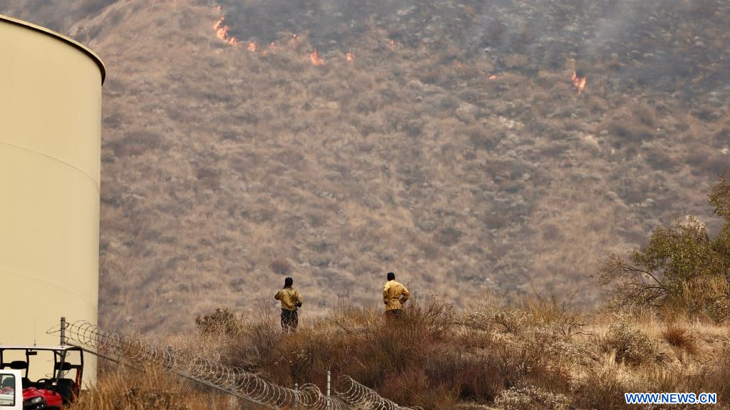 Etats-Unis : un feu de brousse à San Bernardino, en Californie