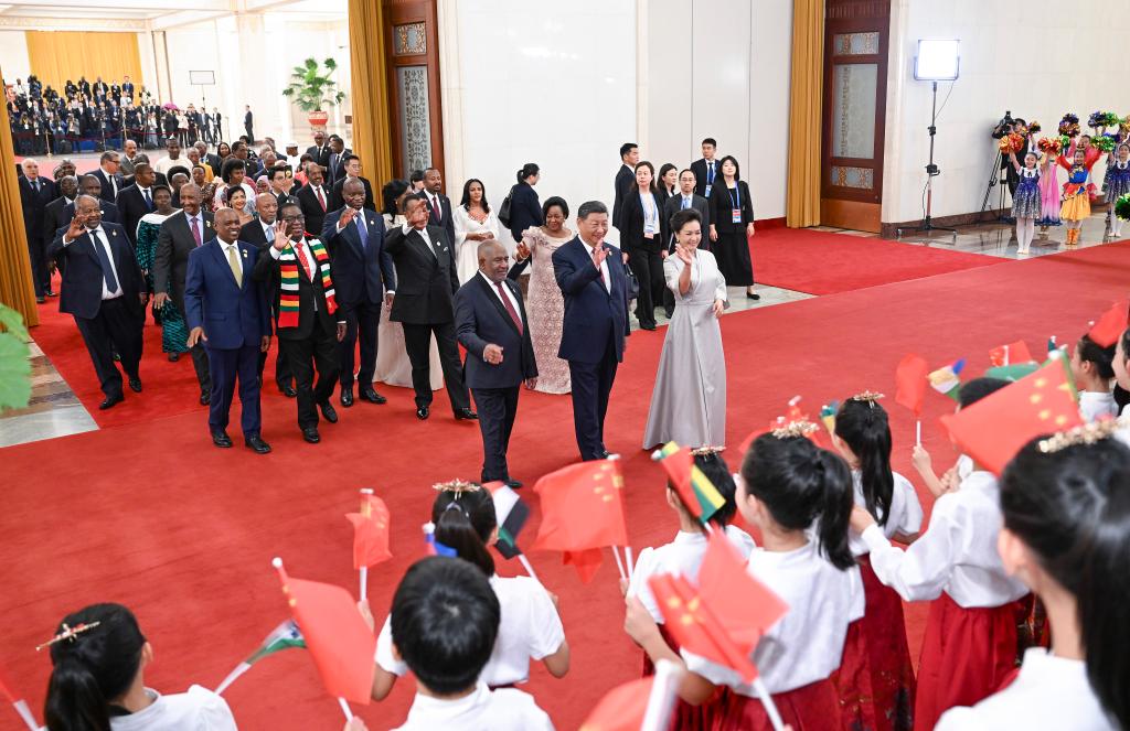 (FCSA) Xi Jinping accueille les dirigeants africains et loue les liens exemplaires entre la Chine et l’Afrique avant le grand sommet