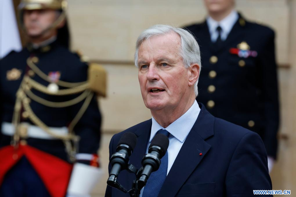 France : Macron mise sur l’expérience et le rassemblement de Michel Barnier, nouveau PM (SYNTHESE)