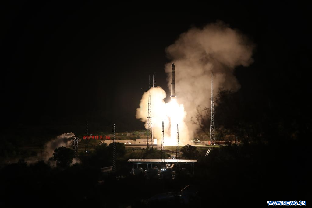 La Chine lance dix satellites Geely-03