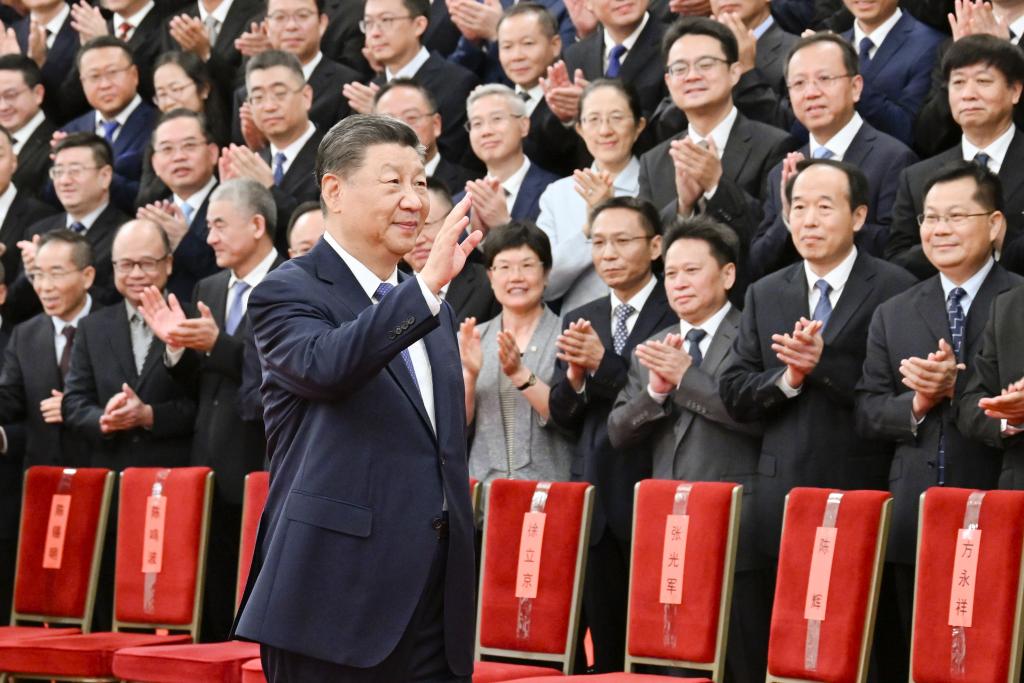 Xi Jinping appelle à l’accélération des progrès dans le domaine spatial chinois Xi Jinping appelle à l’accélération des progrès dans le domaine spatial chinois