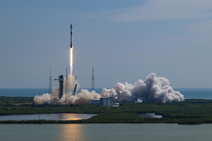 (Multimédia) SpaceX lance 24 satellites internet Starlink