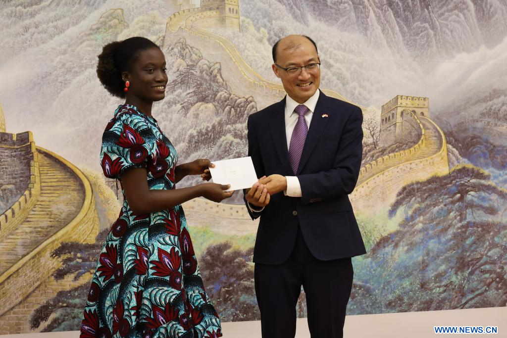 Plus de 300 étudiants ghanéens reçoivent des bourses de l’ambassadeur de Chine